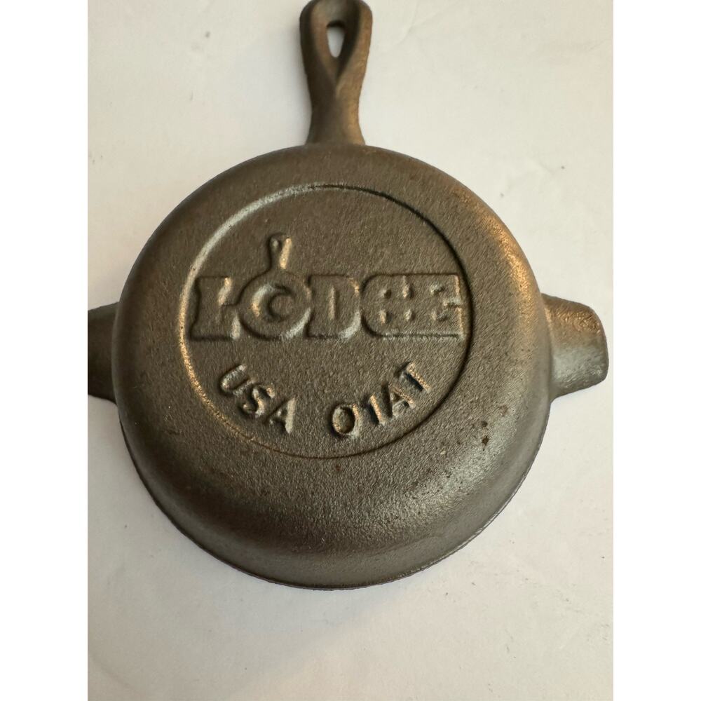 Vintage Lodge 3 1/2" Cast Iron Ashtray Trinket Tray 01AT - Picture 5 of 5